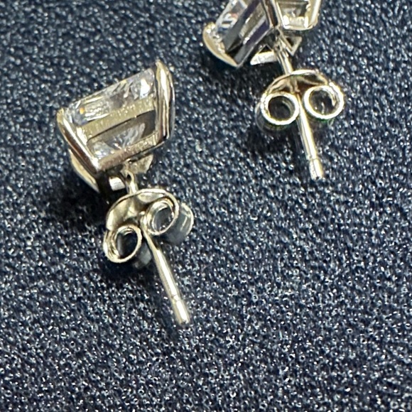 925 Silver Diamond Cut White Cubic Zirconia Studs Earrings - Picture 9 of 12